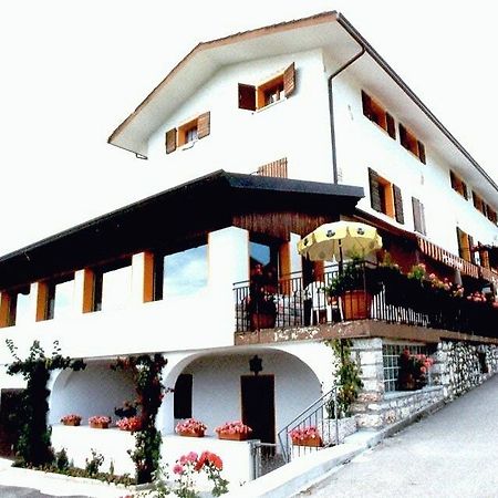 Albergo Al Pino 에네고 외부 사진
